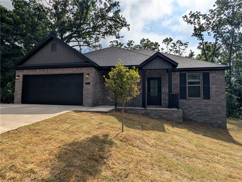 Photo 1 of 33 — 8 Kettering Lane, Bella Vista, AR 72714