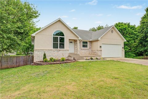 Photo of 812 Cedar Lane, Prairie Grove, AR 72753 (MLS # 1344255)