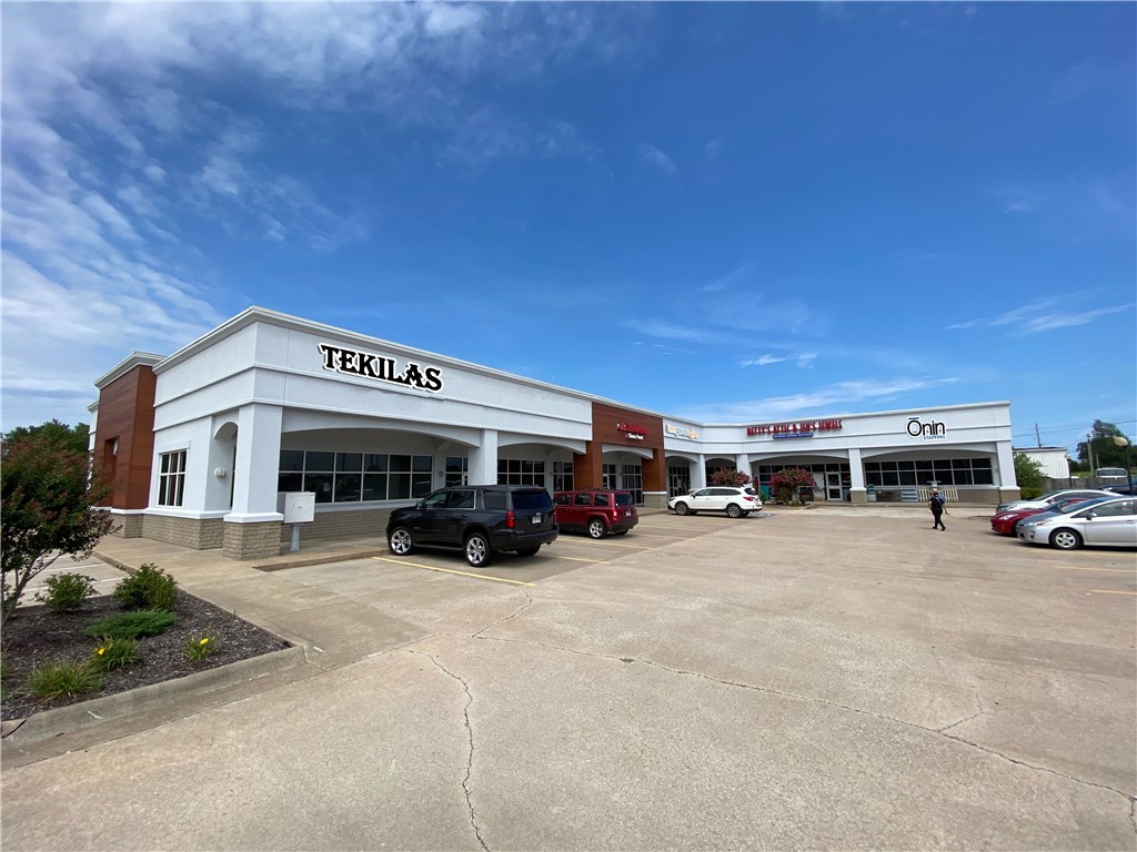 2nd Street Shoppes is a 15,008 square-foot retail center located at the northeast corner of Second Street and Highway 102 (Hudson Road) in Rogers, Arkansas. The site is less than four miles east of
Interstate 49, the main commercial corridor of Northwest Arkansas, less than two miles north of Historic Downtown Rogers and short drive to Beaver Lake, a popular vacation destination in the Ozark
Mountains. In addition, the property is near new Kum & Go and Storage World development projects and is well-near the new Americaās CarMart corporate offices and Rogers Executive Airport.
