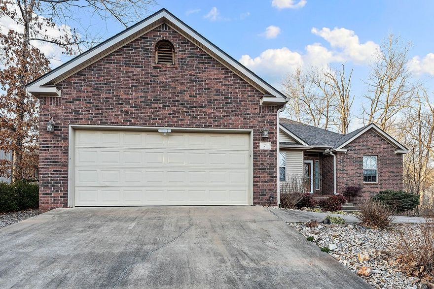 Welcome to 7 Aycock Lane in Bella Vista, a prime location just across the street from the Lago Vista bike trail. This functional home offers instant access to outdoor recreation. It boasts fresh updates, including brand new carpet and appliances, making it move-in ready. Enjoy the tranquility of the setting while still being close to Bella Vista’s lakes, golf courses, and trail system. With an easy drive to Bentonville and Rogers, this is an excellent opportunity for full-time living, a weekend retreat, or an investment in a highly desirable area.