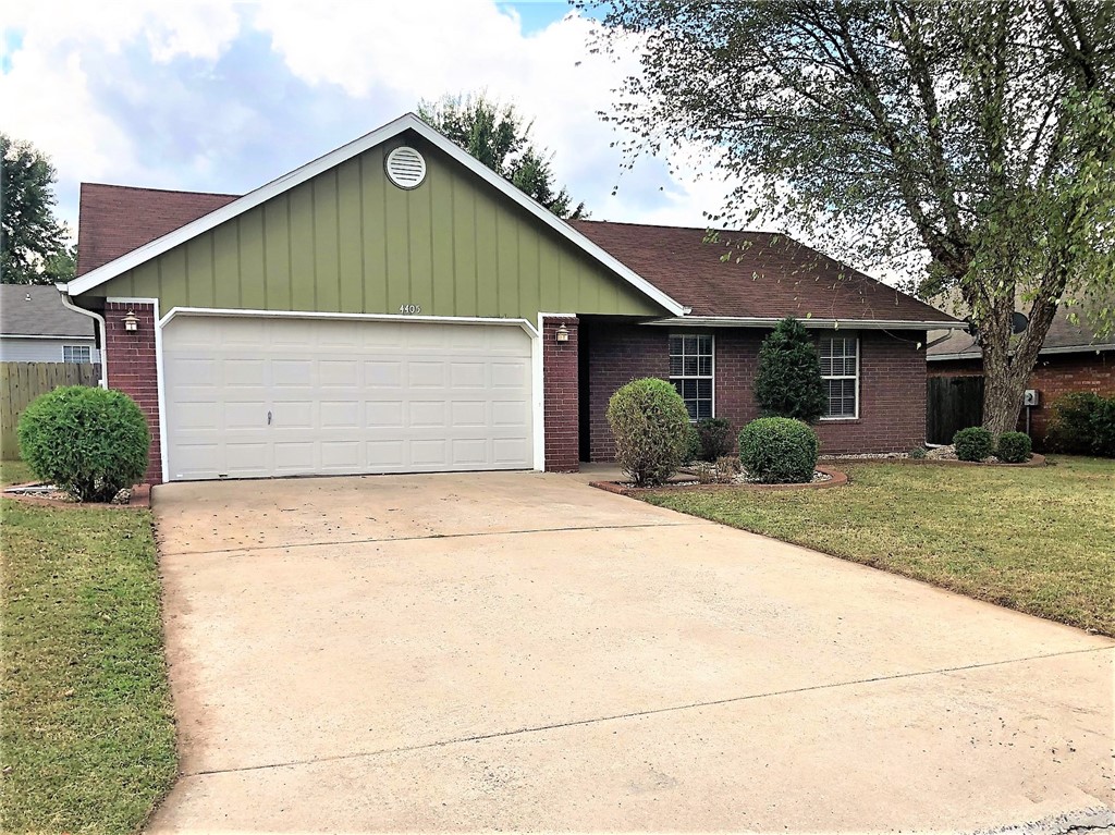 Great home in Fayetteville. This 3 Bedroom 2 bath home features real hardwood flooring thru main living area. Living room includes vaulted ceiling and gas log fireplace. Kitchen has glass top stainless range. Large fenced yard with patio area.