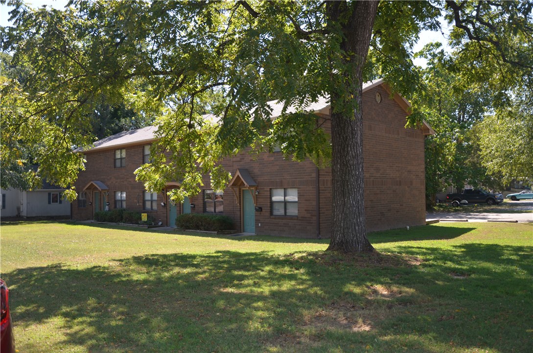 Solid investment opportunity. 5 townhouses, each with 2 bedrooms, 1.5 bathrooms, and approximately 960 sf each. Just blocks off of the blossoming downtown Siloam Springs. Tenant paid utilities. Also listed under MLS #1059302 as part of a larger package of multi-family units.
