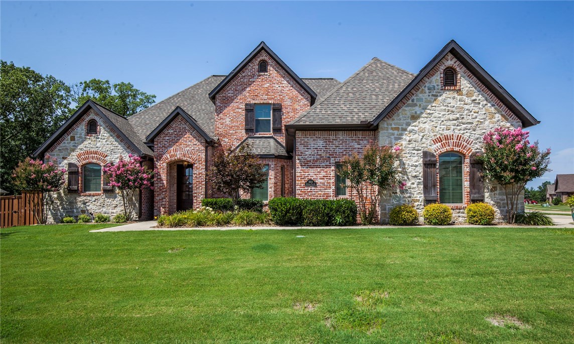 Beautiful Landmarc built home in Angel Falls. Close to schools, trails, convenient to all that Bentonville has to offer, and move in ready. Great .5 acre+, level, corner lot with great entertaining space in the back yard. Chef's kitchen open to living room that features wonderful built-ins. Luxurious master suite down along with second en-suite. Three bedrooms up with jack and jill bath and 2nd living area. This home will leave you wanting for nothing! Make your appointment today to see this beauty