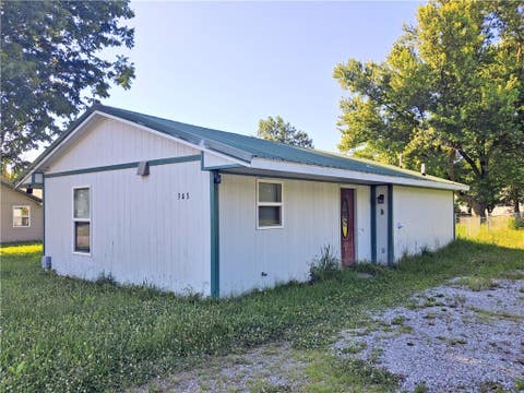 Photo of 303 W 8th Street, Green Forest, AR 72638 (MLS # 1352051)