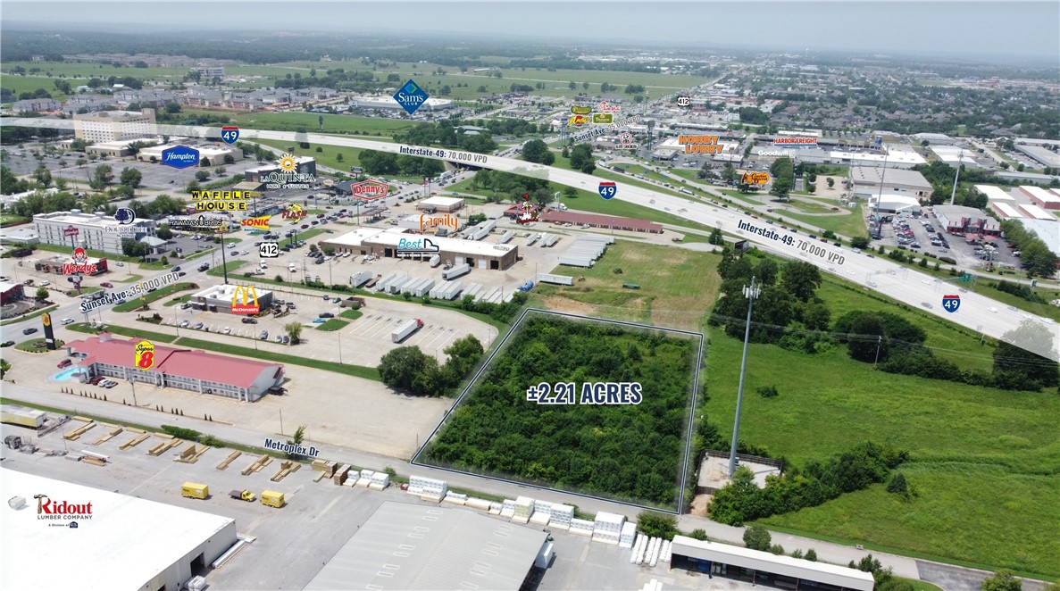 Available: ±2.21 acres.
Asking price: $500,000.
Price per acre: $226,244.
Zoning: C-2.
Parcel: 815-30052-140.
Sewer: On site.
Water: On Metroplex Dr.
Site highlights
Located less than a mile from I-49, this ±2.21-acre C-2 zoned parcel is listed at $500,000 ($226,244 per acre).
The site is surrounded by C-2, C-5, and I-1 zoning uses.
Sewer is on site, and water is located on Metroplex Drive.
Traffic counts include 35,000 VPD on Sunset Avenue and 70,000 VPD on I-49.