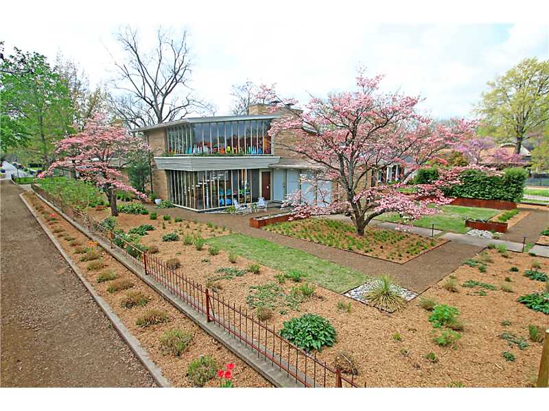 BENTONVILLE MID-CENURY MODERN HOME! This 3950sf home was built in 1954 designed by architect Cecil Stanfield & is located on the most desirable street in Bentonville only a stroll away from the Bentonville Square. This home features 3BR & 3BA encompassing,modern conveniences w/new dual zone HVAC, electric systems, HW Heater, CAT 6 wiring, Sonos wireless surround sound, custom gourmet kitchen, new metal roof, sec. system & more! Home sits on a 0.47 acre lot w/access from both Central Ave & SW 2nd.