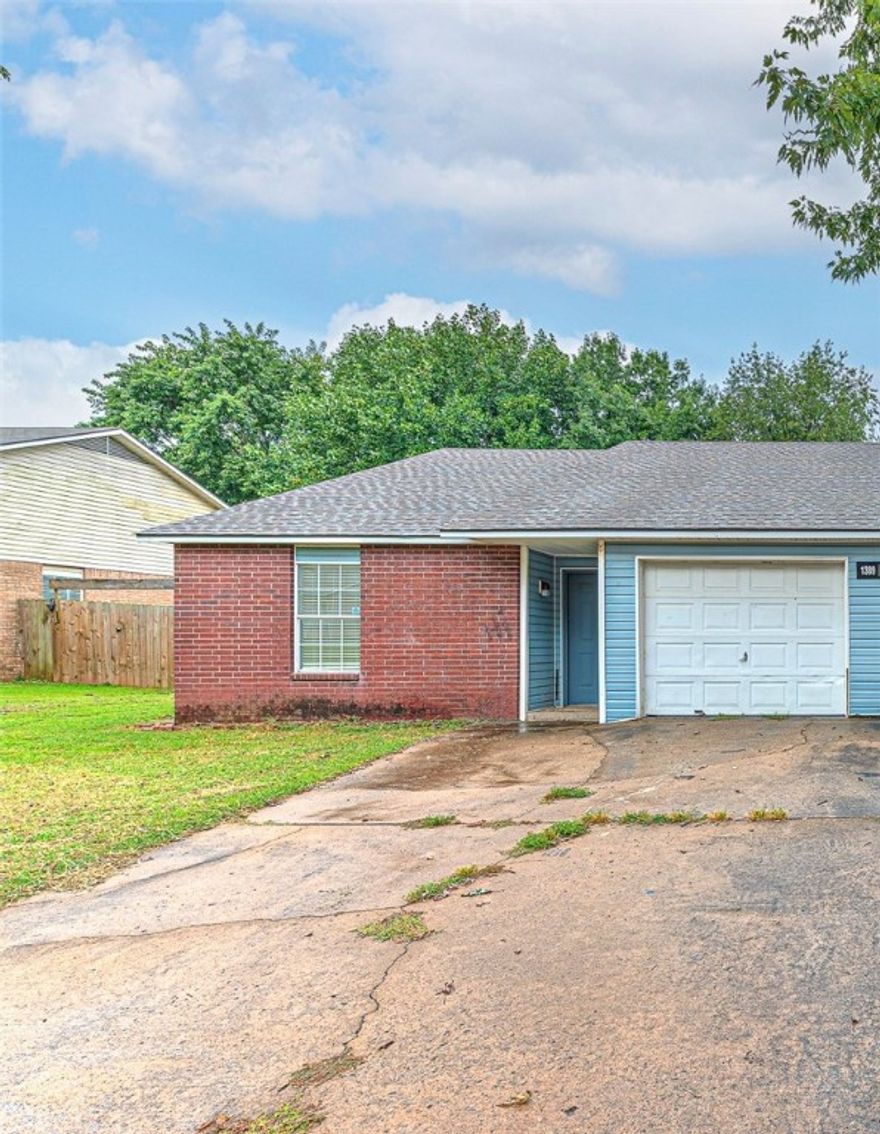 Excellent starter home or investment property in West Fayetteville! Freshly remodeled townhome (3 bedroom, 2 bathroom, 1 car garage) with Newer Roof, new flooring, paint, counter tops, refinished cabinets, and new lighting & plumbing fixtures throughout. Brand new kitchen appliances including Refrigerator! Washer/dryer hookups. Kitchen Pantry. Conveniently located less than 2 miles from I-49 and only 3.5 miles to the UofA. Close to bus routes, schools, shopping, restaurants, and all amenities Fayetteville. Come see this property today! Listing is for the single townhome unit on the left side. The unit on the right side (1391 N Boxley Ave) is also for sale separately, see ML#1319514.