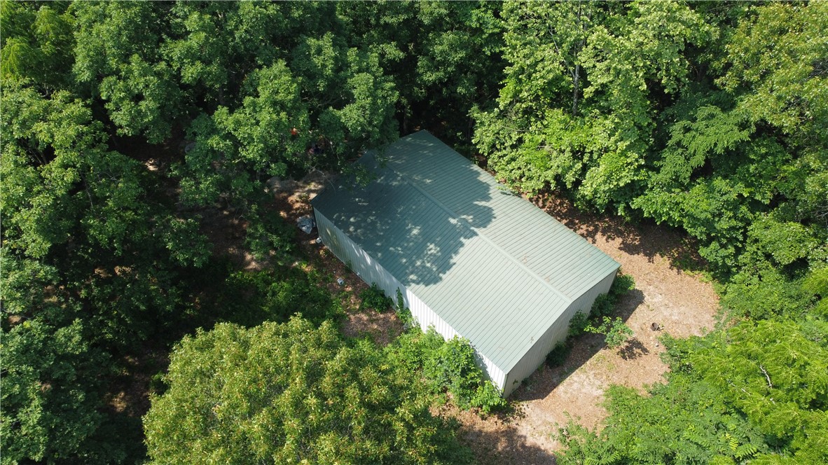 1500 square feet shed house nessled onto 5 acres in Garfield. The home is an unfinished project; bath and laundry are complete, kitchen area has been plumbed out. Plenty of flat areas for tents, shop has electric. 7 minutes from Lost Bridge North Park, Beaver Lake.