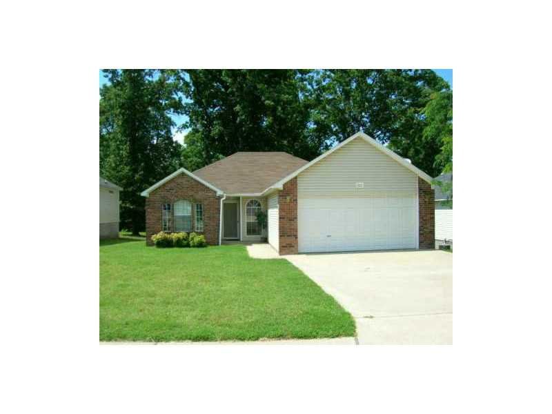 NICE 3 BED & 2 BATH HOUSE WITH 1211 SQ FT IN BENTONVILLE!