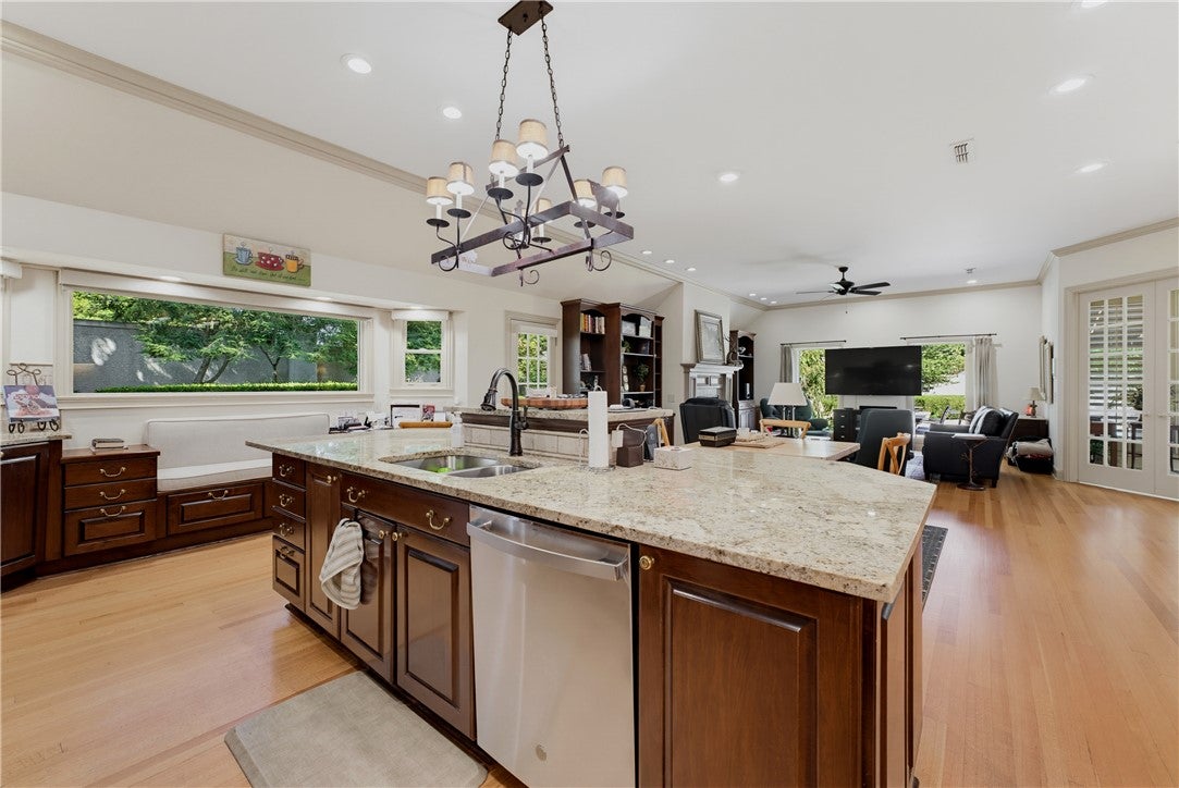 4005 Thornbury Drive