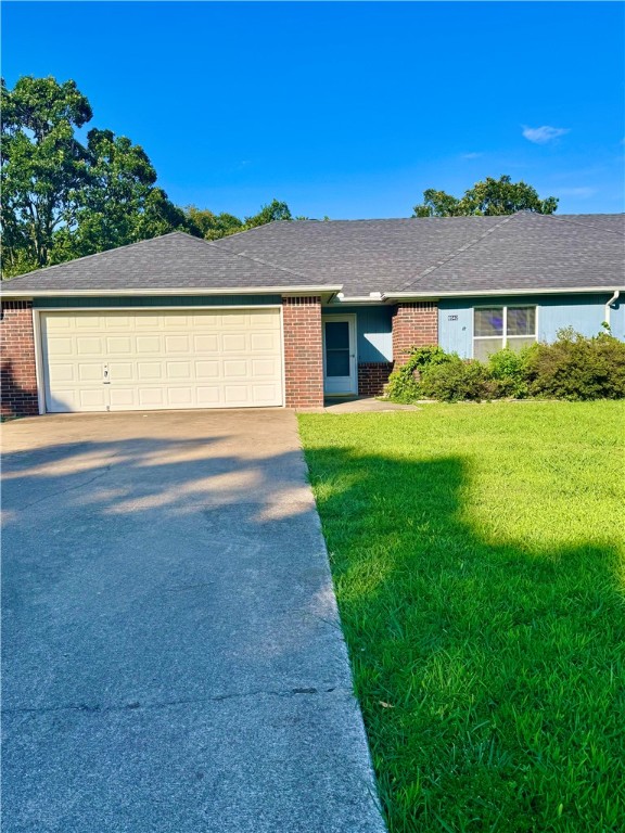 Relax in the privacy of this spacious, 2 Bedroom, 2 bathroom duplex! Home offers efficient low water flow fixtures and LED lighting! New stainless appliances, new flooring, and new granite countertops. Sits on a large lot which backs up to the woods, making for a very quiet neighborhood. Enjoy the great restaurants and nightlife with a quick 5 minute drive to historic downtown Rogers. Or get your boat ready and hit the Prairie Creek Park and Marina in less than 5 minutes for a day on Beaver Lake. *RENTERS INS. REQUIRED*