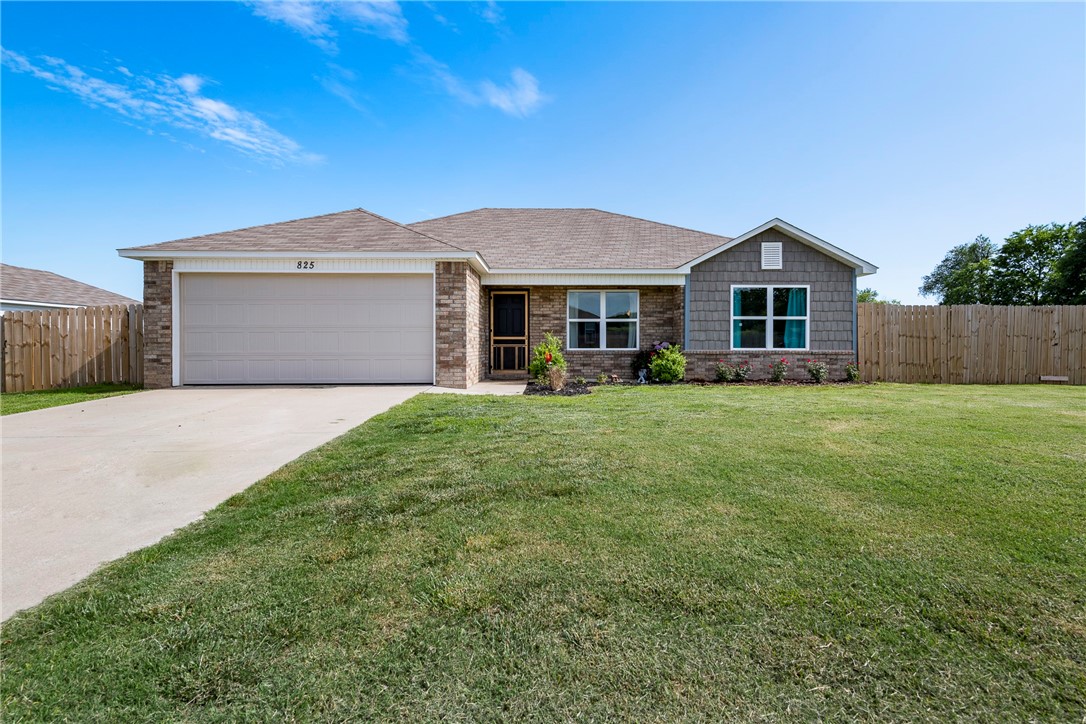 Cute 3bdrm, 2 bath, split floorplan home in highly sought Silver Meadows in Bentonville. This home features wood plank flooring, 9ā ceilings in living room, walk-in closet in master, pantry, 2 car garage and a large corner lot. The large backyard is fully fenced with gates on both sides. Showings begin on Tuesday, June 7th. Offers will be reviewed as they are received and Seller will accept at any time. Refrigerator and Dishwasher pictured do no convey. Refrigerator and Dishwasher that do convey are in garage. Seller will change them out before closing.