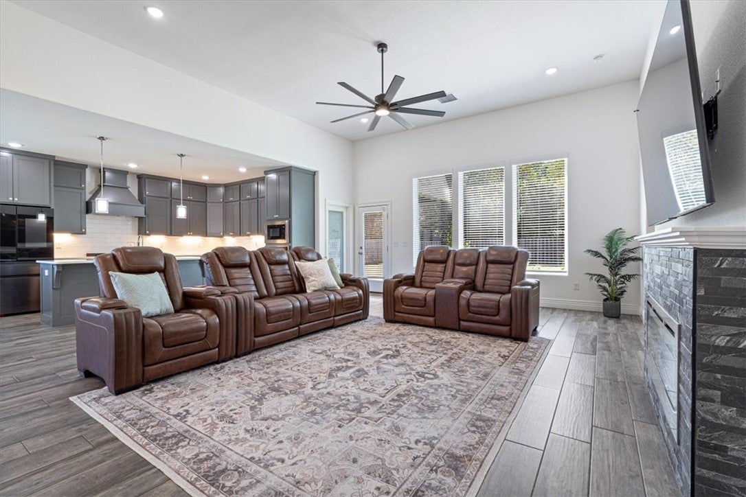 1541 Bristol Lane - Photo 2