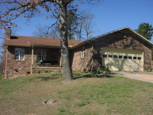 Very nice, well maintained brick home on a lovely 2.58 acre park-like setting. Close to the end of a dead end county road. Close to the Buffalo National River. Very well maintained 3 bedroom, two full bathroom home. Rural water and electricity.