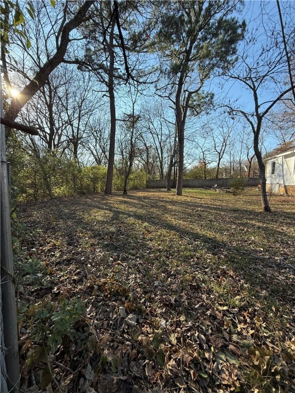 " This lot is located to the South of 325 South Washington". Don't miss out on your chance to own a prime piece of land in the heart of Fayetteville! Build your dream home or investment property in this booming neighborhood that is close it all. This rare piece of land offers unmatched convenience and charm, surrounded by the city's best amenities while offering privacy and natural beauty.
Walk to square, restaurants, breweries, and shopping!