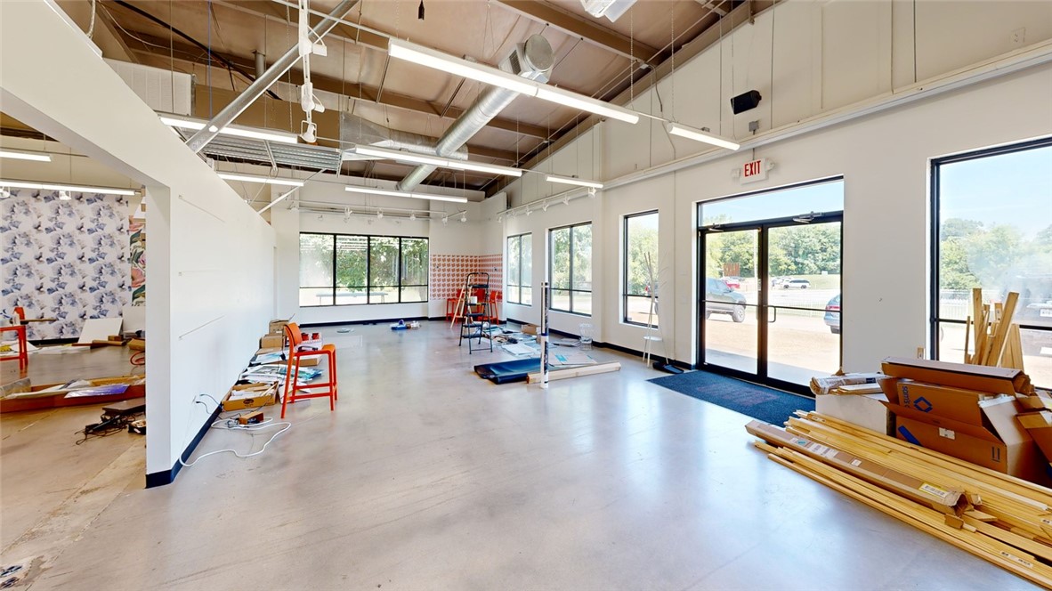 Point West Sub Ph I - Commercial Lease