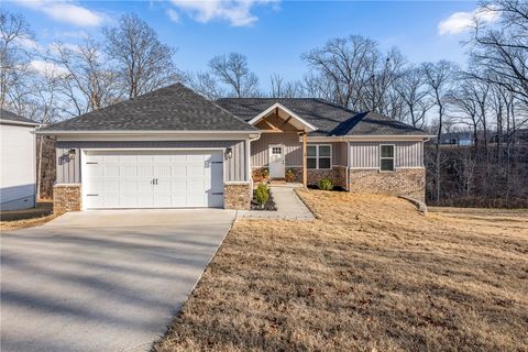 Photo of 10 Brunswick Drive, Bella Vista, AR 72715 (MLS # 1331393)