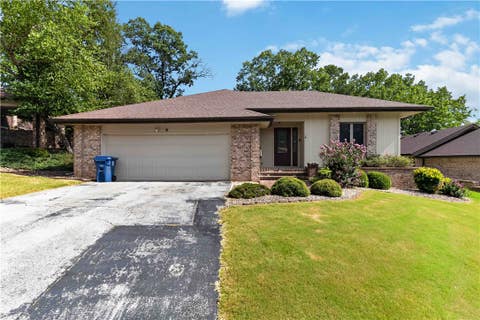 Photo of 6 Teresa Drive, Bella Vista, AR 72715 (MLS # 1357195)