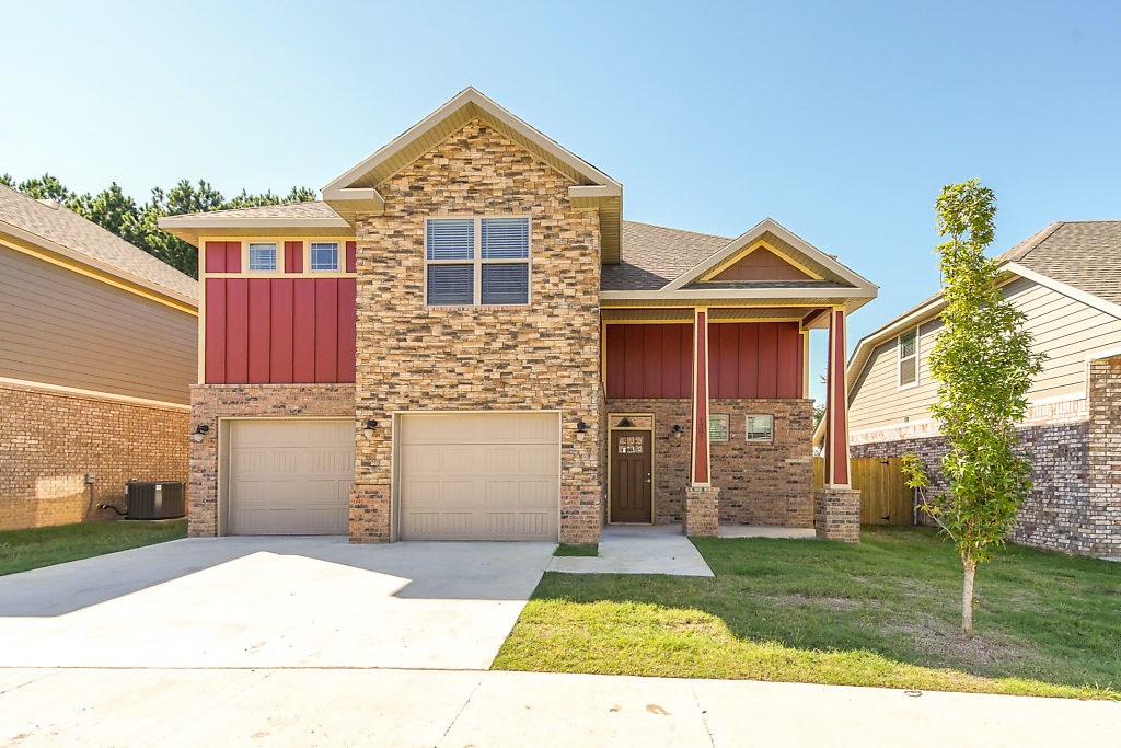 BRAND NEW HOME! This property is the complete package! Each bedroom has it's own bathroom! Open floor plan, oversized laundry room, granite in kitchen and all baths, refrigerator, washer/dryer, ceiling fans & covered patio. Great location with easy access to I-49, the Razorback Greenway and the University of Arkansas! Located on the Razorback Transit Tan line.