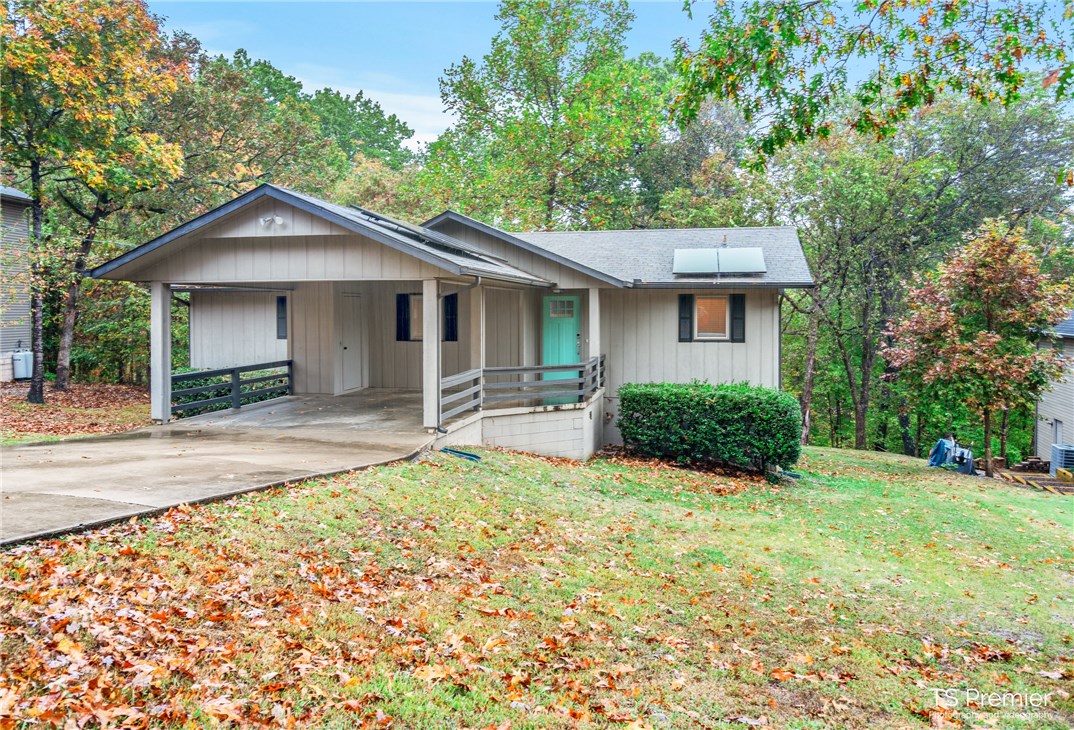 Very well taken care of 2 bedroom, 2 bath home in Bella Vista, close to Metfield park, golf course and pool. All new appliances, refrigerator conveys, new flooring,New roof, new water heater, new heat and air. Winter view of Lake Brittany. Bike trail access located on this street. Ready to move in.