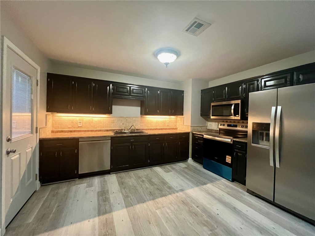 Oak Hill Iii Ph 1 Rogers - Residential Lease