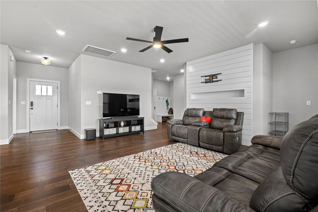 Annika Estates - Residential Lease