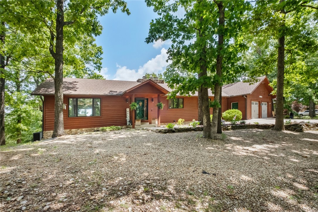 Wake Up to Beaver Lake Views—Every Day Feels Like a Vacation!
This cedar-clad 3-bed, 3.5-bath home on 0.86 acres offers resort-style living just minutes from Prairie Creek Marina. Enjoy panoramic lake views, a spacious sun deck, and a dreamy screened-in porch. Inside, you’ll find vaulted ceilings, granite countertops, dual fireplaces, and a finished walk-out basement perfect for entertaining. Plenty of storage for lake gear, all on a private wooded lot. Peaceful, scenic, and just a short 10 minute drive from town—lake life has never been easier. This is a rare find dont miss out on this amazing lake home!