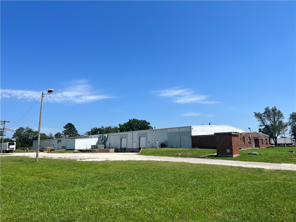Centrally located in Siloam Springs! 7500 +/- warehouse space/building for lease.. Total building sq ft is 34,607 approx on 6.76 acres. Available lease space is approx 7500. (Additional spaces are currently leased). There is a shared access to a loading dock. Building is heated and has a sprinkler system. Great location in growing Siloam Springs! Can be used for manufacturing or warehouse