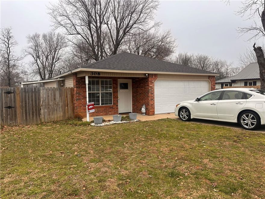 3 BEDROOM, 2 BATH, 2 CAR GARAGE, PRIVACY FENCED BACK YARD, PORCH, BIG BACK YARD, CLOSE TO SCHOOLS, SHOPPING CENTERS, TRAILS.