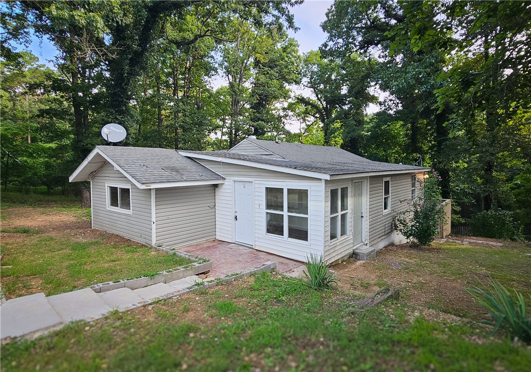 Tucked away on lookout point road, just 2 miles from woka whitewater park, this peaceful property offers a quiet escape with a cozy layout perfect for full-time living or weekend getaways. With approximately 1,244 square feet of living space, the home features three bedrooms and one full bathroom, all thoughtfully designed to maximize comfort and function. Inside, youāll find a welcoming interior with a combination of tile and carpet flooring, and an open living area that flows seamlessly into the kitchen. The natural setting surrounding the home adds to its charm, providing privacy and a sense of calm. This home is ready for your personal touch and will need some tlc.
Set on an 0.2 acre lot, the property is bordered by mature trees and has a tranquil, country feelāwhile still being just a short drive from town. Whether you're looking for a personal retreat, investment opportunity, or your next home, this property has the potential to be exactly what you need.