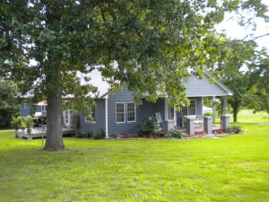 Beautifully remodeled 2bed 2bath farm house!Almost 1800 square feet of living space,Too many updates to mention, cozy covered front porch, great deck for BBQ and entertaining, Large shop with two bays and more. Home could easily be converted to 3 bedroom.Come enjoy this great country setting near Bull Shoals Lake!