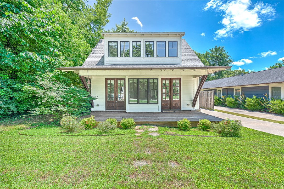 Charming Fayetteville Gem! Discover this beautiful 3-bedroom, 3.5-bath home nestled in a quiet neighborhood just half a mile from the Historic Downtown Square and only a mile from the University of Arkansas. Enjoy modern finishes throughout, with an open-concept kitchen and living area filled with stunning natural light throughout from large, beautiful windows. Relax or entertain on the spacious decks at both the front and side of the home. This is the perfect blend of location, style, and comfort ā donāt miss your chance to call it yours!