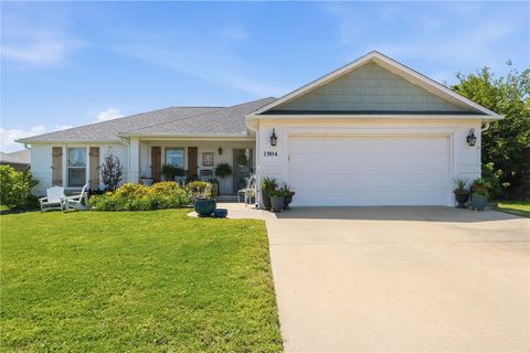 Photo of 1904 Audabon Park Court, Siloam Springs, AR 72761 (MLS # 1347387)