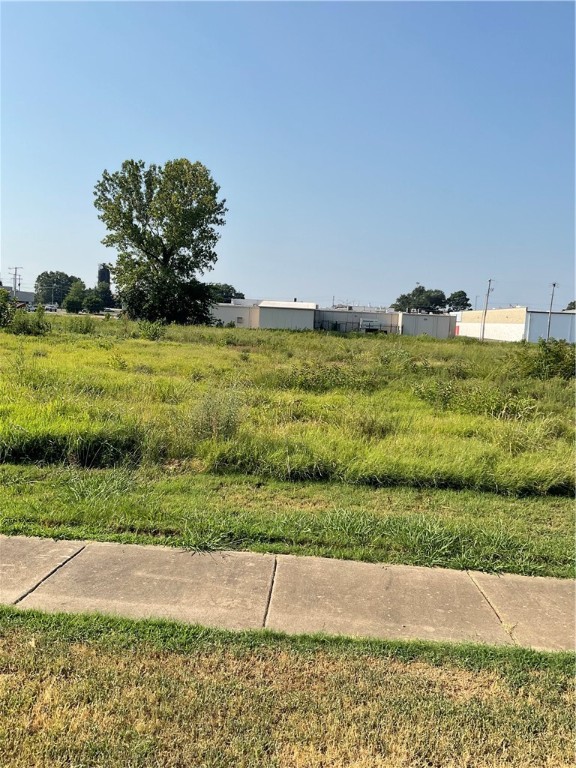Great corner Commercial Lot. High Traffic Count