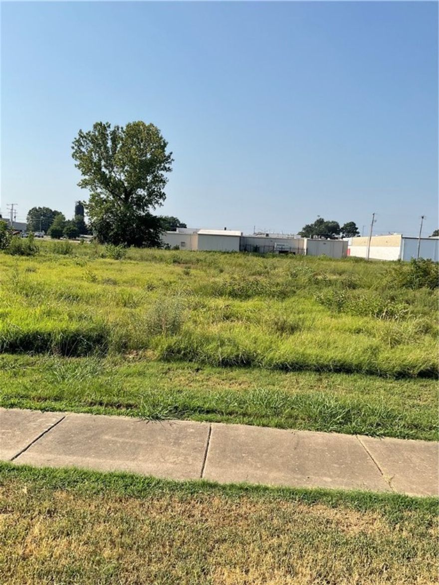 Great corner Commercial Lot.  High Traffic Count