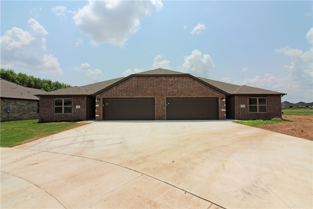 New construction in Kimmell Ridge. Open floor plan w/ beautiful light color scheme! Wood tile in main living areas, granite throughout, split floor plan, kitchen island bar area, complete appl. pkg. including washer & dryer. Sod yard/privacy fenced yard. This property is tucked in the corner with large yard and covered porch. No pets.