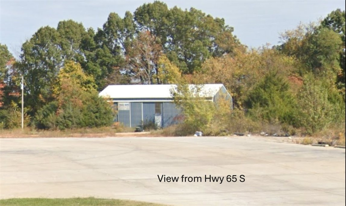 Excellent location situated along the busy Hwy 65 South. This property offers great exposure for your business. The expansive 40 x 60 shop is perfectly suited for a variety of uses. With three 14 ft. sliding doors, itās designed to accommodate large equipment or trucks, making it ideal for vehicle repairs, storage, or other heavy-duty operations. The property is highly visible from Hwy 65 S making this a prime location for a business.