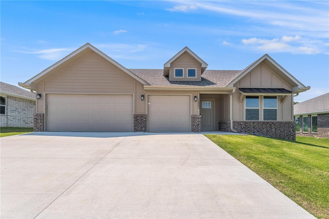 10K flex cash incentive + included third car garage! 20K can be used toward closing cost, rate buy down, and quick move in options!
Featuring 10-foot ceilings in the entryway, kitchen, living area and primary bedroom, plus dual vanities in the primary bathroom, the 1750 Series delivers the luxury of a larger floor plan. This plan series has an inviting entryway that provides privacy. Enjoy a large, covered back patio and a garden tub in the primary bathroom. Taxes subject to change based on new construction.