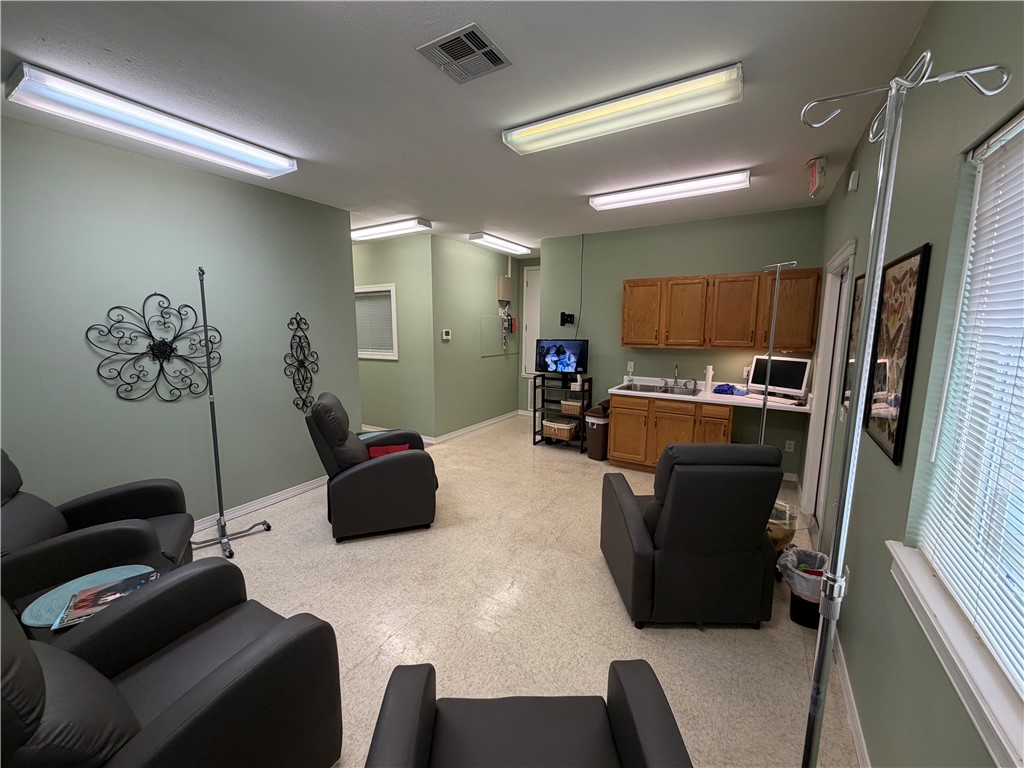 Oak Trace 2 - Commercial Lease