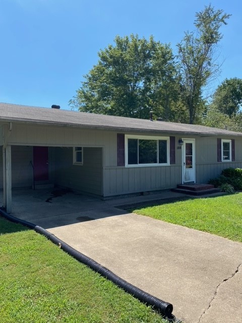 Cute 2 bed, 1 bath home on cul-de-sac, close to downtown Rogers and all it has to offer. Near schools, parks, trails, shopping etc! Very few homes currently available at this price point. Hurry and make this one your new home. House to be sold "AS-IS".