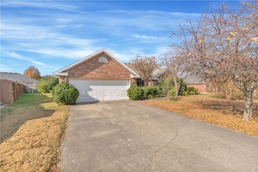 Great opportunity in a highly convenient Lowell location! This 3 bed, 2 bath home offers solid potential with good bones, a newer roof, and a 5-year-old water heater. Home will need a new HVAC unit along with interior updates—fresh paint and new flooring will bring this property back to life. Situated just 3 minutes from Ward Nail Park with easy access to 71B, I-49, and Lowell Elementary, this home is perfect for anyone looking to add personal touches or invest in a promising area. Seller looking for a quick sale.Don’t miss this chance to make it your own!