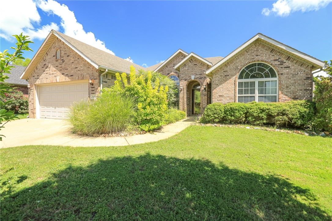 Great home available for rent in the Briar Chase Subdivision. Features include 4 bedrooms, 2 baths, an eat-in kitchen, a formal dining room, and granite counters. Laminate flooring in living and dining areas, and crown molding, split floor plan. Privacy fenced backyard. Sorry, this is a "no pet" property!