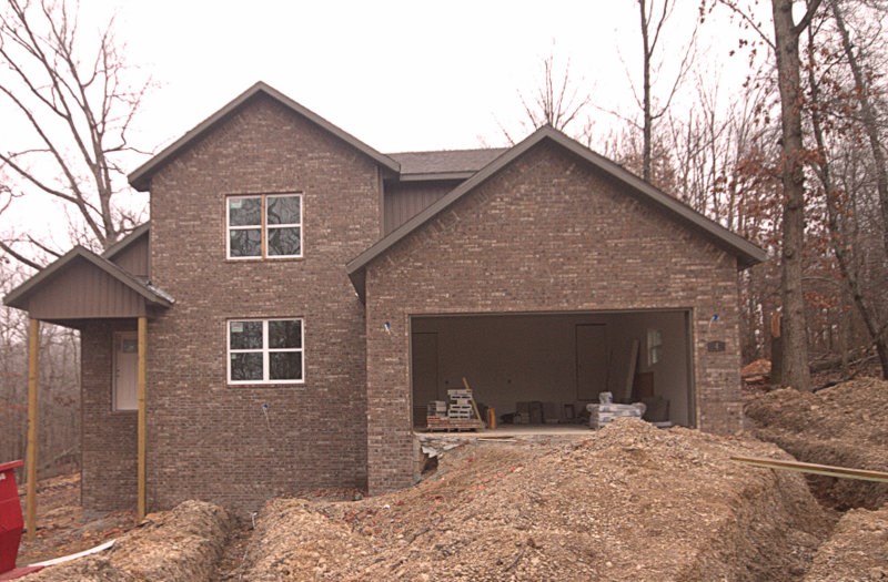 Gorgeous new construction home nestled in Bella Vista. Centrally located minutes from shopping, restaurants, and schools. Bentonville schools! Great home with fantastic layout, crown molding, tray ceilings throughout and large rooms. Secondary bedroom on the main level and large living room with beautiful gas fireplace and open floorplan. Kitchen has granite countertops, stainless steel appliances, large eat-in kitchen area and pantry. Master bathroom has double sinks, jetted tub, walk-in shower and large walk-in closet. Covered deck overlooking the backyard and all the beautiful mature trees!