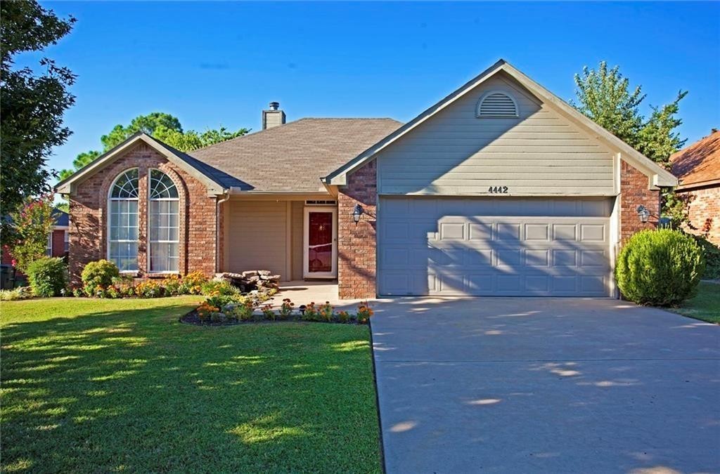 Great 3 bed 2 bath home on the west side of Fayetteville. Large living room with laminate wood flooring, high ceiling and gas fire place with additional seating area. Eat in kitchen includes bay window area, granite counters and over the range microwave. Primary suite has separate jetted tub and shower double sinks and closets. Large fenced back yard with nice sized patio area.