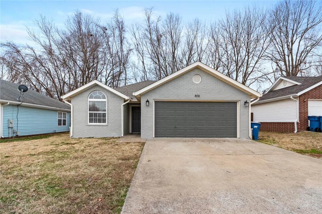 FULLY REMODELD & MOVE-IN READY. Roof was replaced approximately 2 years ago. Private cul-de-sac subdivision. 2 blocks from 8th Street Market and 4 blocks from new Wal-Mart home office. Would make an amazing Airbnb or investment property.
