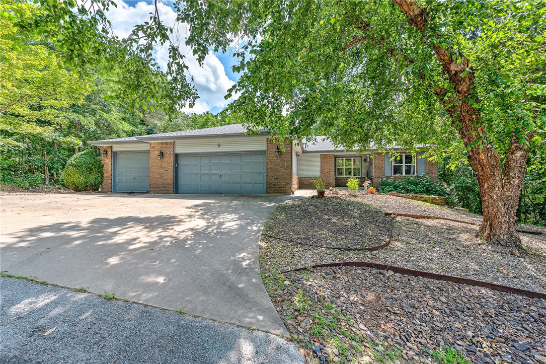 Welcome to this beautiful 3-bed, 2-bath, 2,640 square feet home on a peaceful street in Bella Vista.
The main-level primary suite includes an en suite bath plus a large walk-in closet. Step out to a private screened-in porch, ideal for quiet mornings and peaceful evenings.
Open living and dining areas create a space for entertaining, while the sunroom and walk-out finished basement offer extra living or recreation space. A heated/cooled office connects to the garage.
Out back, relax on the open deck and enjoy the natural surroundings. With minimal traffic and a quiet setting near the Branchwood Nature Trail, you’ll love the peace and privacy.
Walk to Branchwood Rec Center for access to an indoor pool, walking trail, frisbee golf, and gym. Just minutes from Highlands and Scotsdale golf courses—two of the most prestigious courses in Bella Vista—and close to Lake Loch Lomond, the area’s largest stocked lake, and the fine-dining Lakepoint restaurant.
Don’t miss your chance—schedule your showing today!