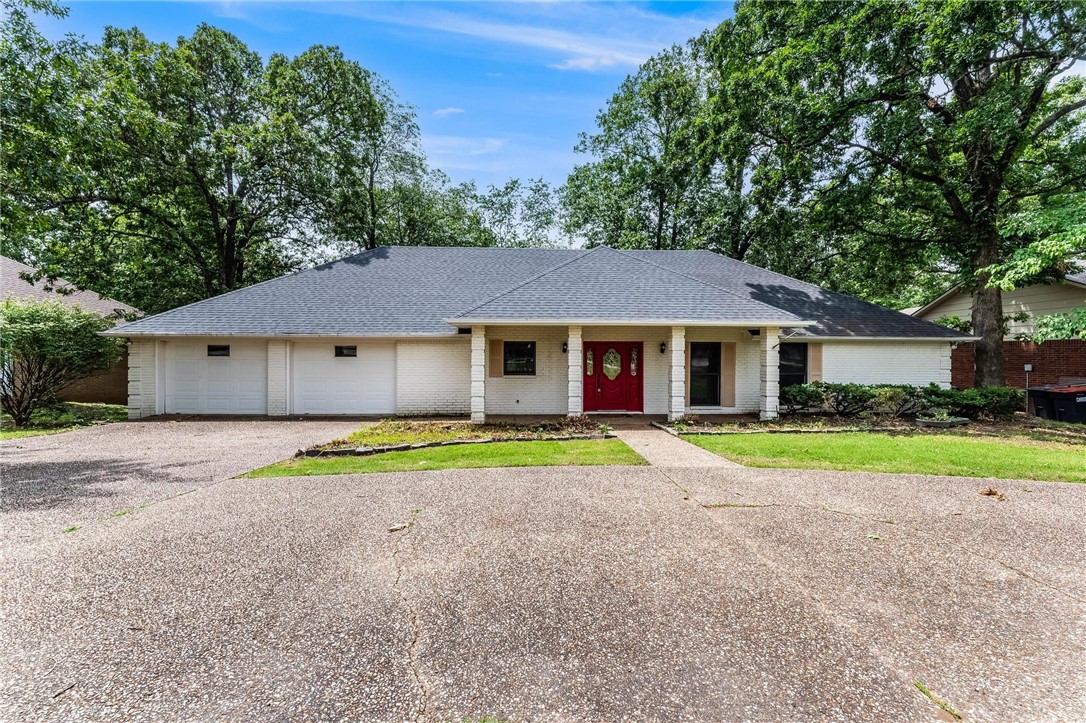Talk about potential: This lovely, well maintained home features a large living room, open and large kitchen, a large master suite and a large sunroom. The home is located just around the corner from Lake Fayetteville and has easy access to 71B, local shopping and just around the corner from Springdale Country Club. The roof, HVAC and water heater have been recently replaced.
