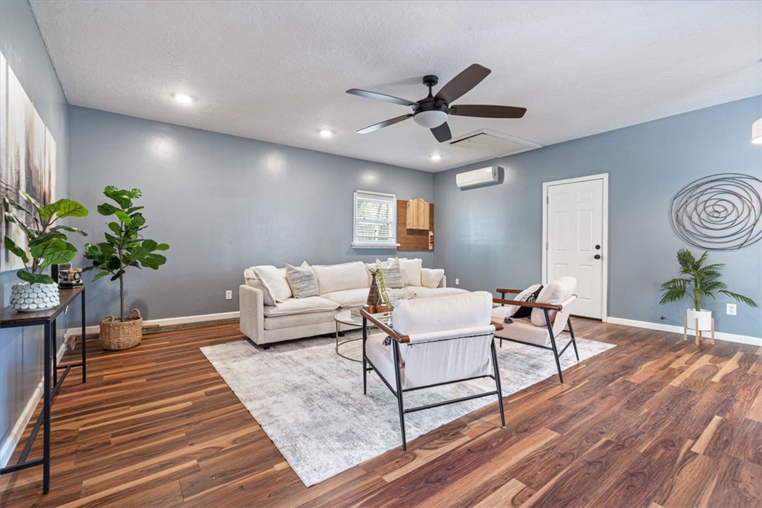 University View Sub Siloam Spgs - Residential