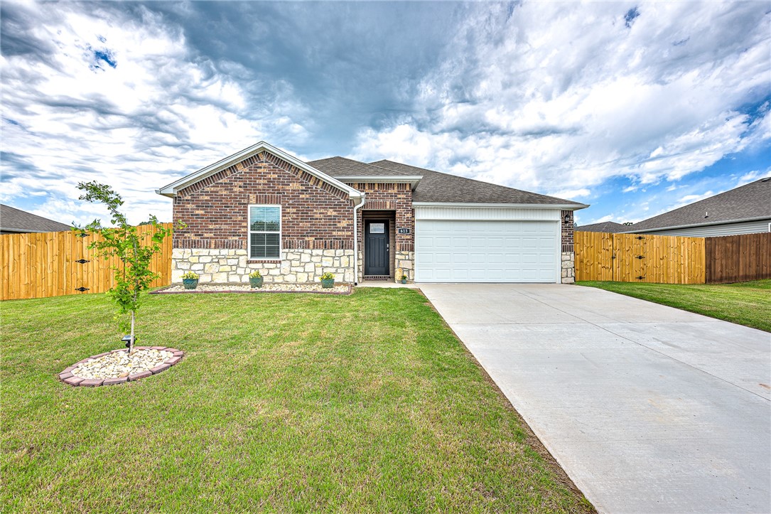 Charming single-story modern living better than new home. 4 bedrooms 2 full baths open concept layout where a spacious central family room seamlessly blends with the open kitchen featuring stainless steel appliances, granite countertops, walk in pantry and table space over looking back covered patio and yard. Primary bedroom is large and the primary bathroom features double sinks, oversize shower and a walk in closet. Large fully fenced back yard. City park and schools all with in walking distance.