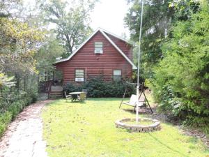 Great 2 story cabin close to Buffalo River; close to Dogpatch; quick access to outdoor activities; dishwasher, electric range, and refrigerator included in purchase